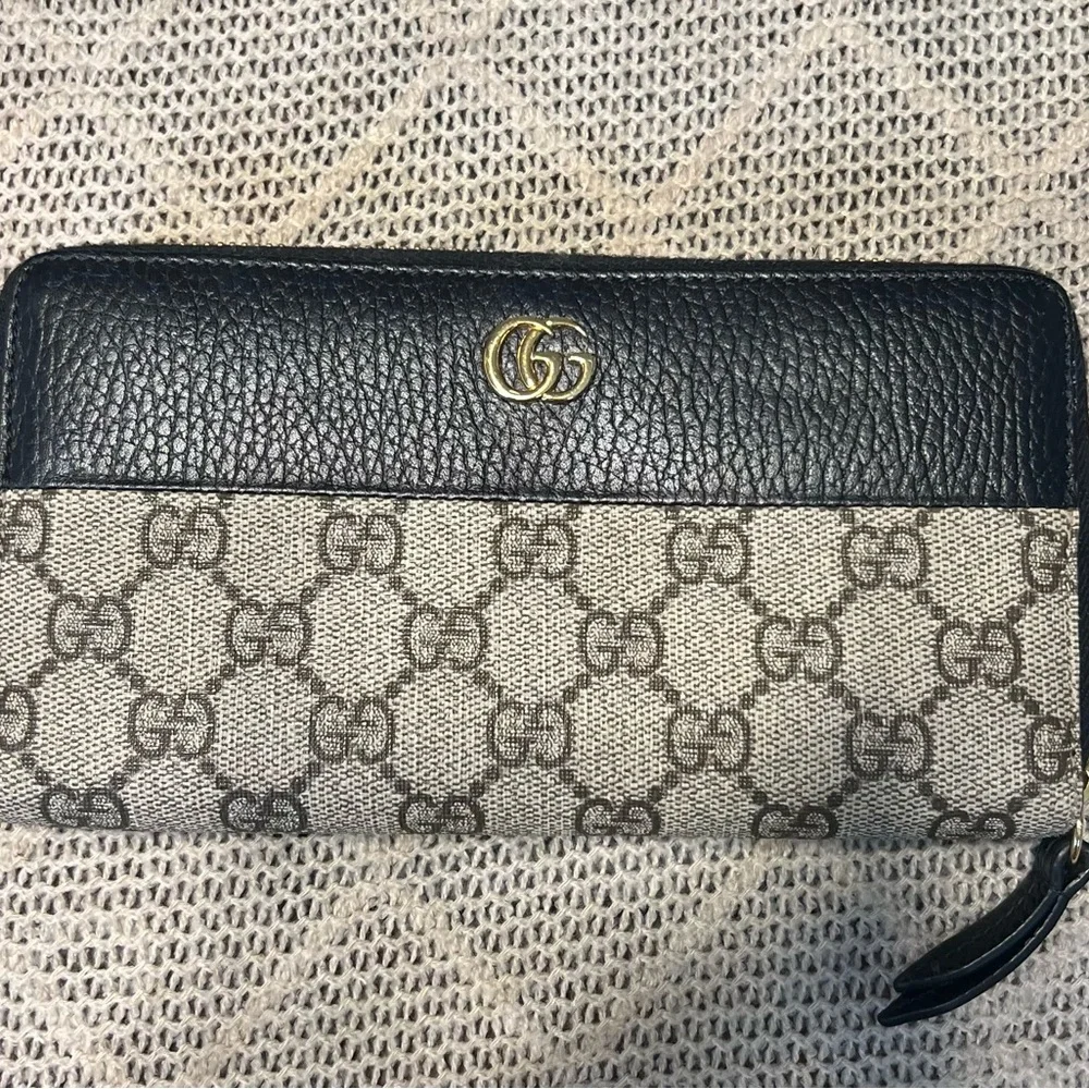 Gucci Black and Cream GG Pattern Wallet - Picture 2 of 11